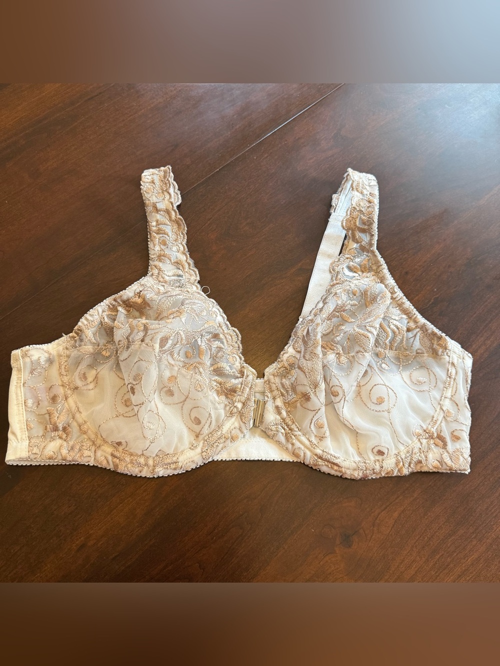 Amoureuse Bra Front Clasp closure size 40B embroidered